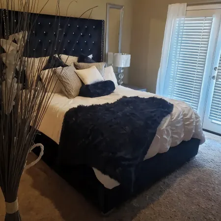Lovely 2 Bedroom condo with marina view and pool