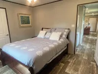New Cozy 1 Bedroom/Bath Place Only 5 Minutes to Granbury’s Historic Square/Lake