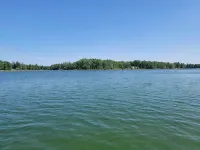 Sleep 6, Lakeview Cottage with private beach, boat dock & spectacular views. - Chalets