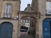 BEAUTIFUL CITY CENTER APARTMENT FOR FAMILY OR GROUP TRAVEL Hotels in Autun