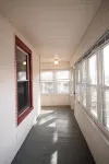 Spacious 5-bedroom house with Wi-Fi and washer/dryer in convenient South Omaha - บังกะโล