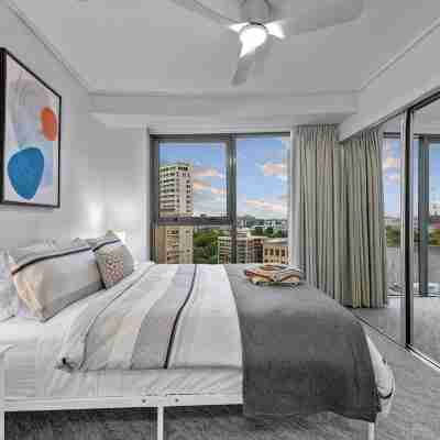A Touch of Class! 2Bed/2Bath/1Car/Balcony/Views- CBD Rooms