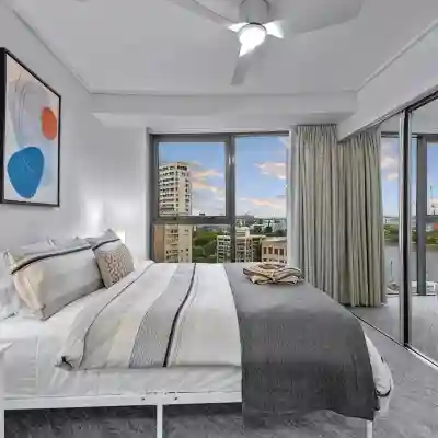 A Touch of Class! 2Bed/2Bath/1Car/Balcony/Views- CBD Rooms