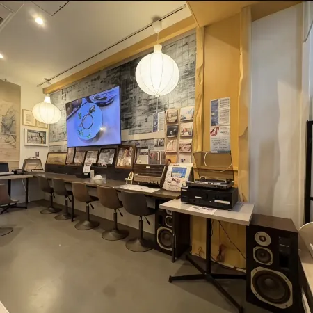 Yokohama Chinatown 3 min walk / Motomachi & Nihon-Odori Station 5 min walk / Cabin-style rooms