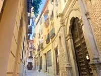 Roman Cave Suite * Flexible check-in