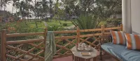 Bluebay Beach Resort & Spa - parking