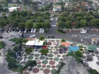 Pohon Inn Hotel - parking