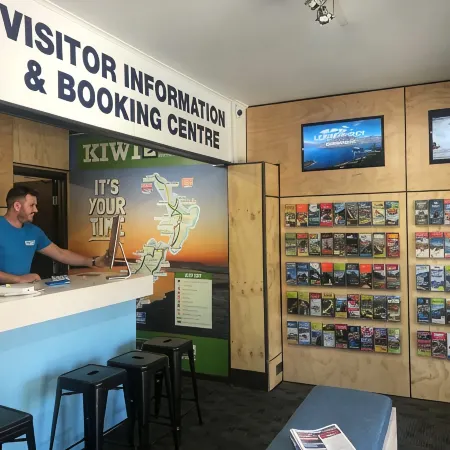 Pinewood Queenstown Отели рядом с достопримечательностью «Пивоварня Altitude Brewing»