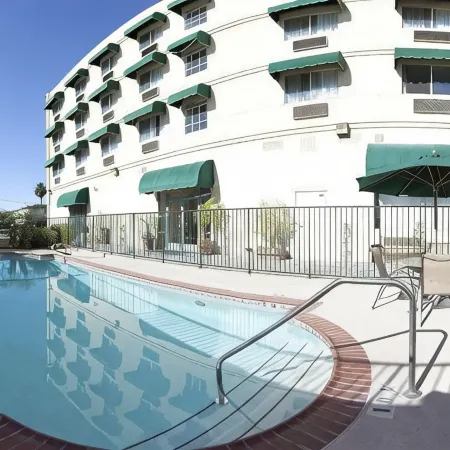Holiday Inn Express & Suites PASADENA - LOS ANGELES by IHG