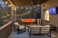 Modern Home - Private Pool & Sauna in Atlanta Suburb / World Cup Ready