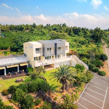 Jeju Sorang Stay Отели рядом с достопримечательностью «Дельфинарий Marine Park»