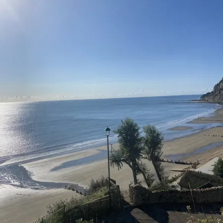 Balcony Seaview 2 bedroom luxury apartment. Coastal Retreat. 1 min walk to beach Hotels in Shanklin