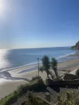 Balcony Seaview 2 bedroom luxury apartment. Coastal Retreat. 1 min walk to beach