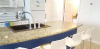 Waterfront Condo Family Getaway - Wifi