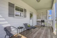 Home 4 U at Olive Bayou! Downtown Lake Charles - Jacuzzi