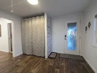 Delightful 2-bedroom house with WiFi, AC between Greentown & Kokomo