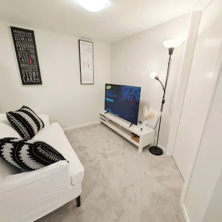Private Suite | Prairie Pointe & Near UofM