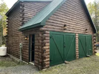 Charming cabin in wonderful New Sweden with 80 acres of woods and trails - Feriehus