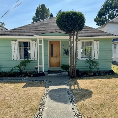Cozy Vintage Cottage