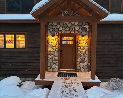 Spacious 4-bedroom Ski- in/ Ski-out condo in enchanting Sunday River w/ Hot Tub Hotels in Newry
