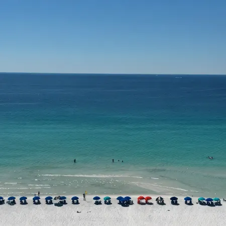 Beachfront Oasis! 2BR,2BA with Private Beach Access and free upfront parking.