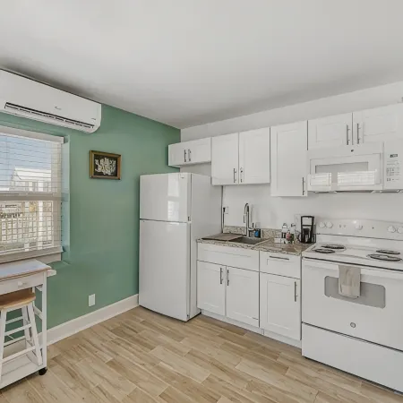 2526 Modern Studio in Historic Area