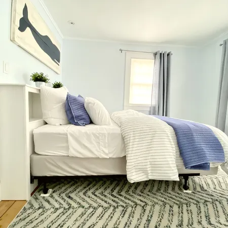 Clean Cozy Cottage Downtown Camden