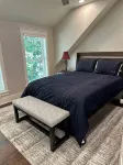 Romantic bungalow on Lake Murray w/cold plunge/hot tub/sauna, gym & dock gazebo - 4-Star