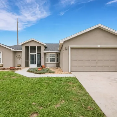 Family Fun Haven: 3 Bed/2 Bath/6 Mi to Legoland/Pet Friendly!
