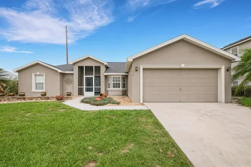 Family Fun Haven: 3 Bed/2 Bath/6 Mi to Legoland/Pet Friendly!