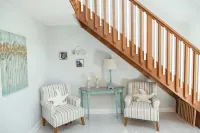 PET-FRIENDLY BEACH HOUSE WITH HOT TUB JUST FIVE MIN WALK FROM BEACH ACCESS !