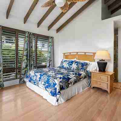 New AC Centrally located & family friendly Kona Surf House 4bd & 4bth Sleeps 8 Rooms