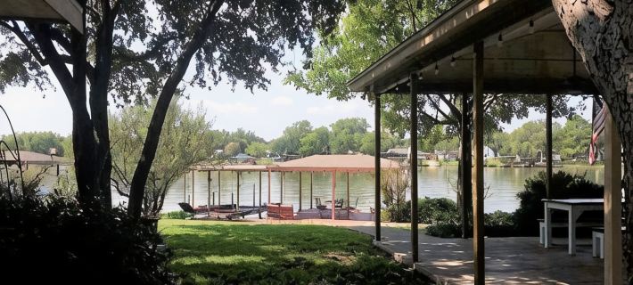 Firefly Cottage - Lakefront Cottage with Huge Dock on Quiet Cove Hotels in Hood County
