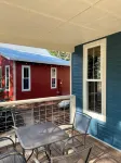 Grand Opening Pricing! Cozy 1 Bedroom Cabin with views of Flathead Lake