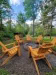 Chalet w/Cedar SAUNA, HOT TUB, Outdoor TV and POOL nearby!! - 2-Star