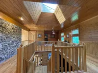 Lakeside Luxury: Experience Tranquility in Our Remodeled Lake House - 4성급