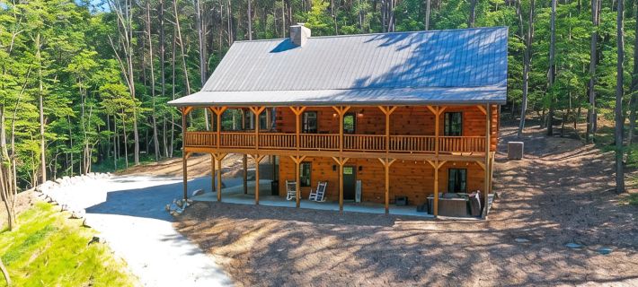 Secluded 6-bedroom Log Cabin Nestled in the Pines Hoteles en Condado de Hocking