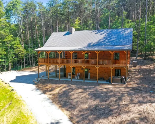 Secluded 6-bedroom Log Cabin Nestled in the Pines Hoteles en Municipio de Marion