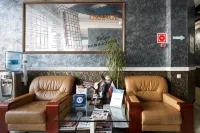 Orange Hotel - parking