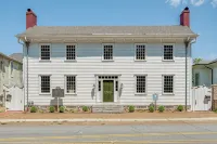 Downtown Huntsville Gem, 2BR Walk to the Square! - 4-Star
