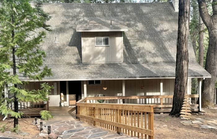 Bright and Cozy Cabin in Blue Lake Springs