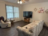 Charming 2-bedroom duplex with WiFi, AC in marvelous Mansfield Hotels in Wright County
