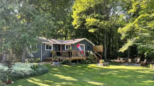 Northern Cottage with Hot Tub, Trent Lakes