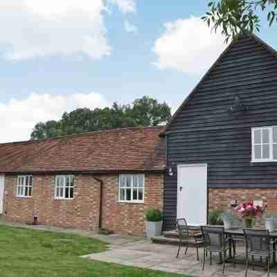 Priory Barn - ideal for large family groups. Sleeps 8/9 adults plus 3 children Hotel Exterior