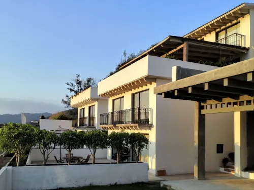 Beautiful Downtown Villa with Excellent Location! - Villas