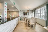 Dockside 504 with private balcony and beautiful views - 2 ดาว