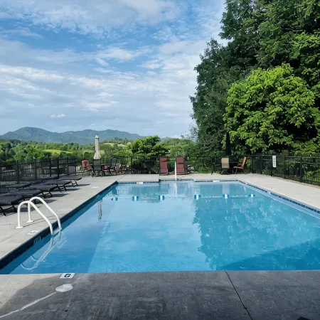 Modern & Comfy, Spring is Here, Near Cade's Cove in Townsend, the Peaceful Side!
