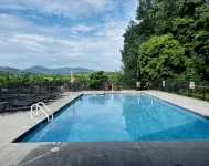 Modern & Comfy, Spring is Here, Near Cade's Cove in Townsend, the Peaceful Side! - Uima-altaat