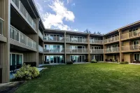 3 Bedroom Ocean Front Condo with Pool & Elevator!