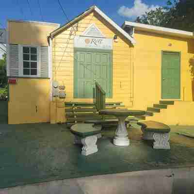 A modern and spacious house, steps to the beach with a private pool!! Hotel Exterior